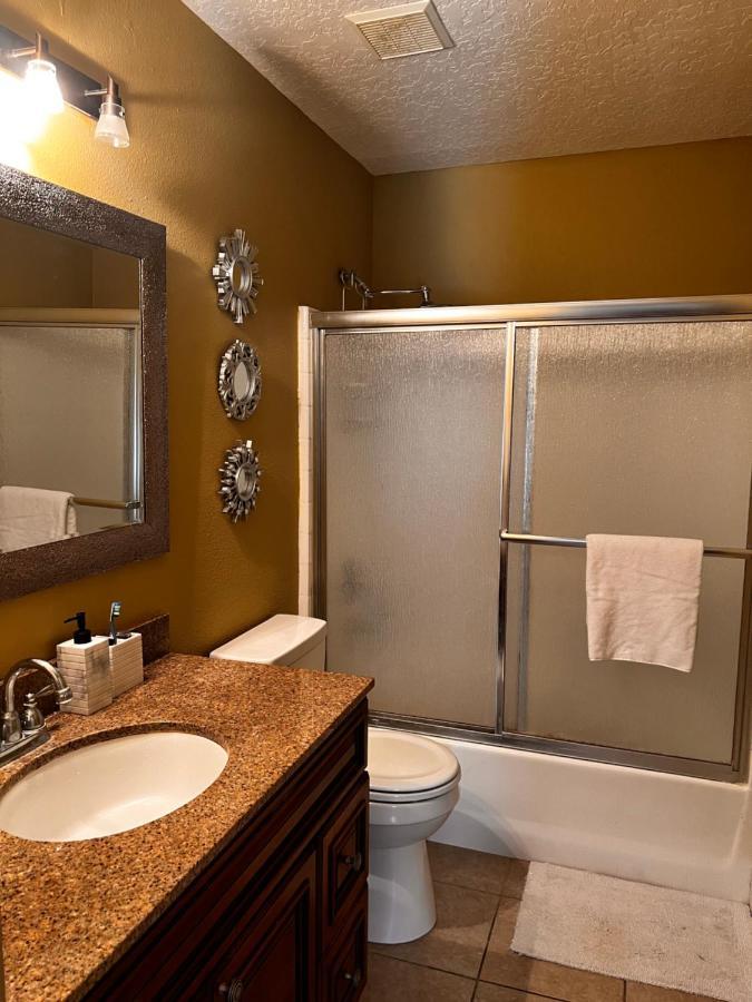 Modern Room With Shared Bathroom Alafaya Экстерьер фото