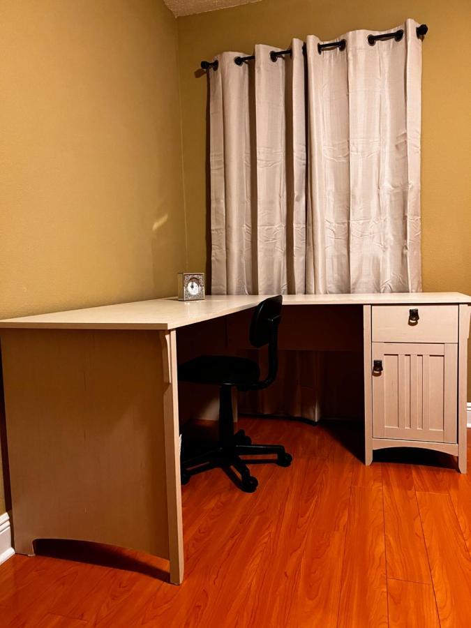 Modern Room With Shared Bathroom Alafaya Экстерьер фото